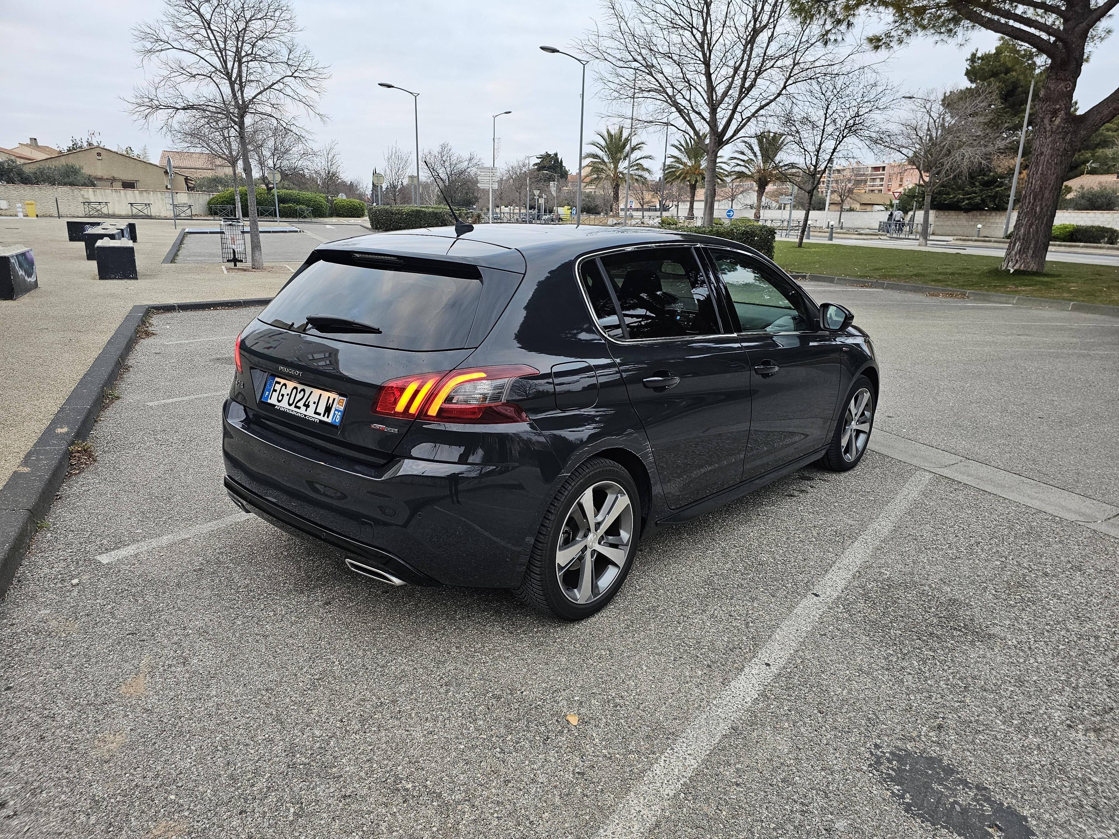 PEUGEOT 308