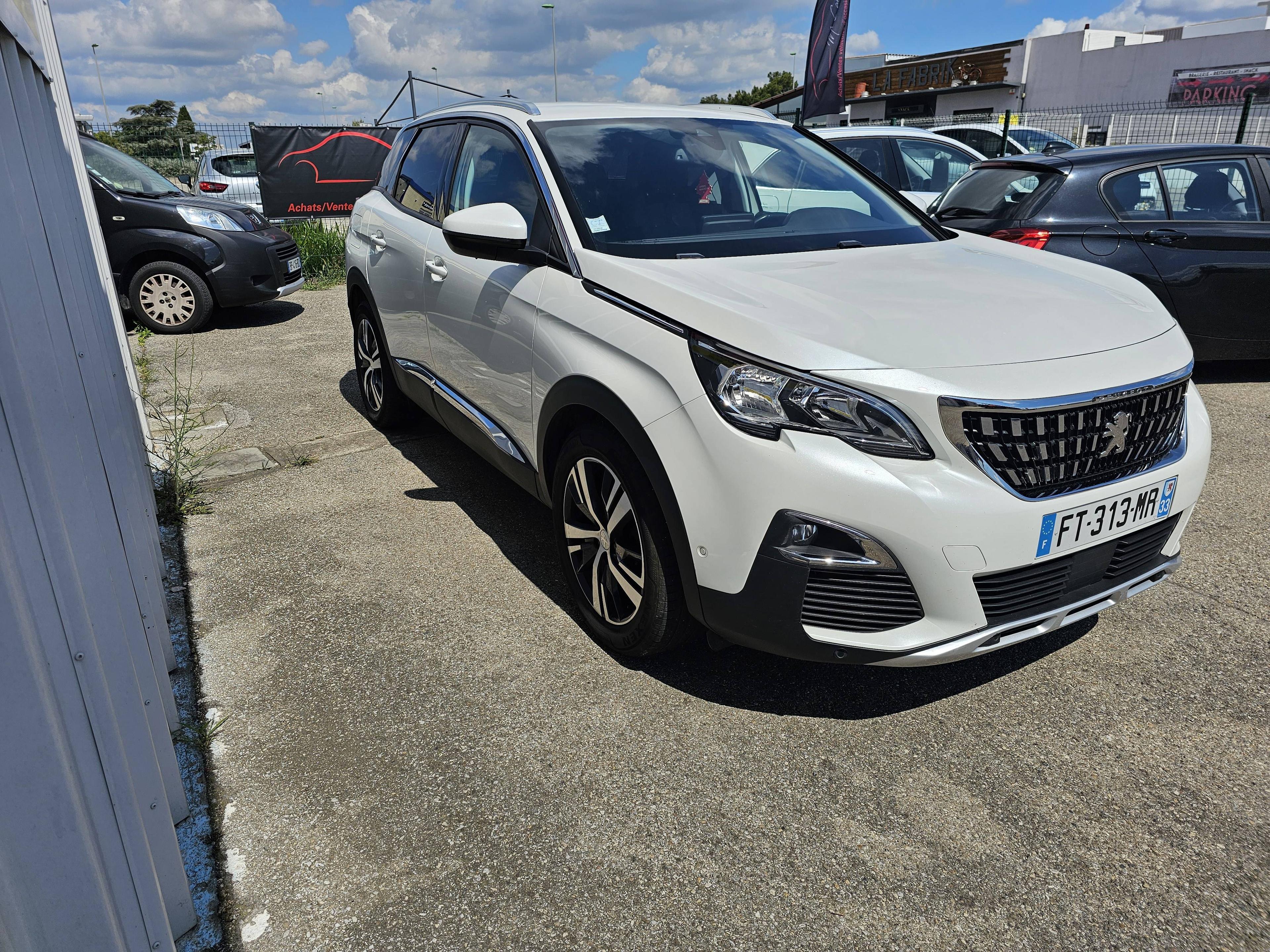 PEUGEOT 3008