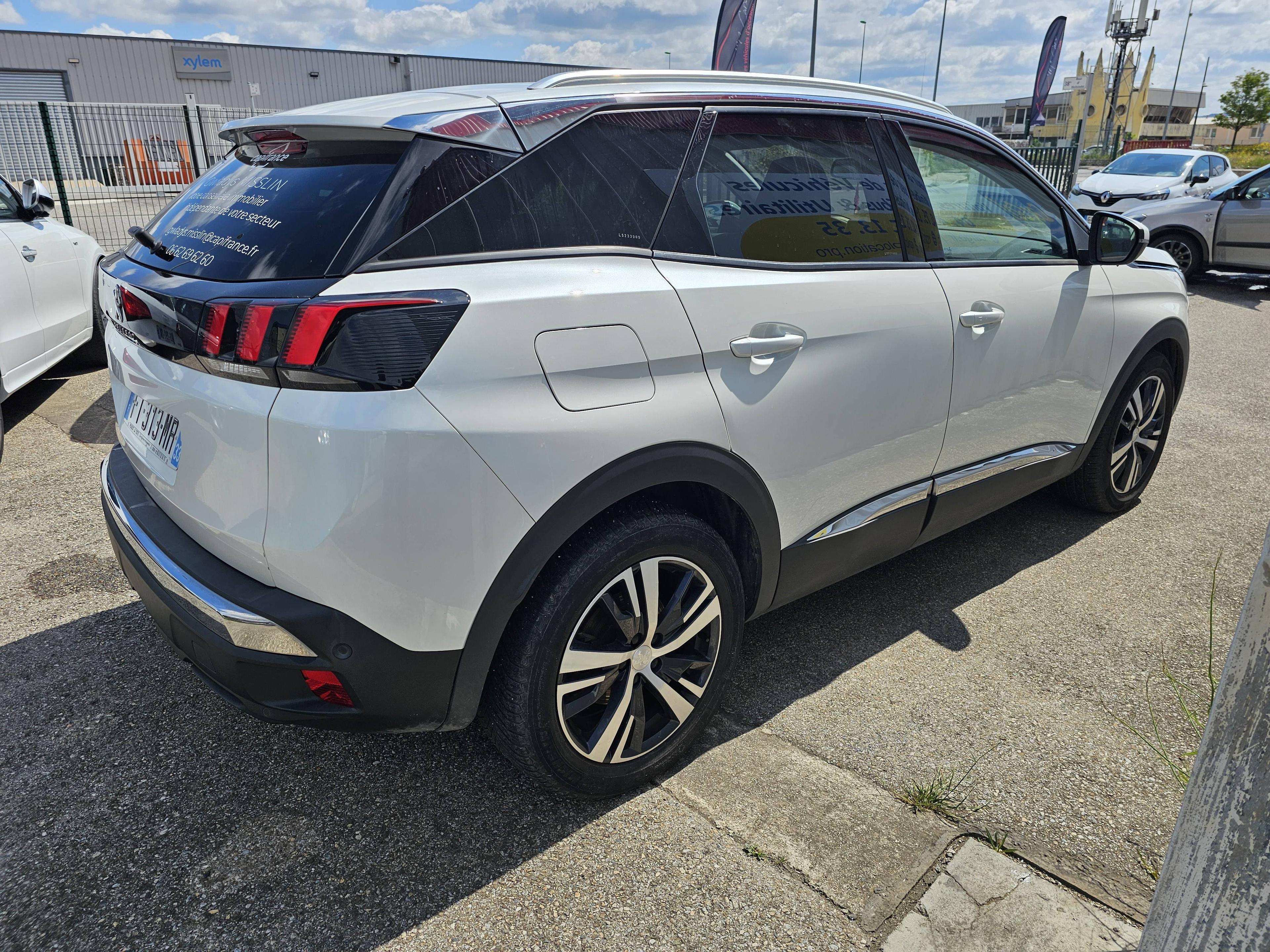 PEUGEOT 3008