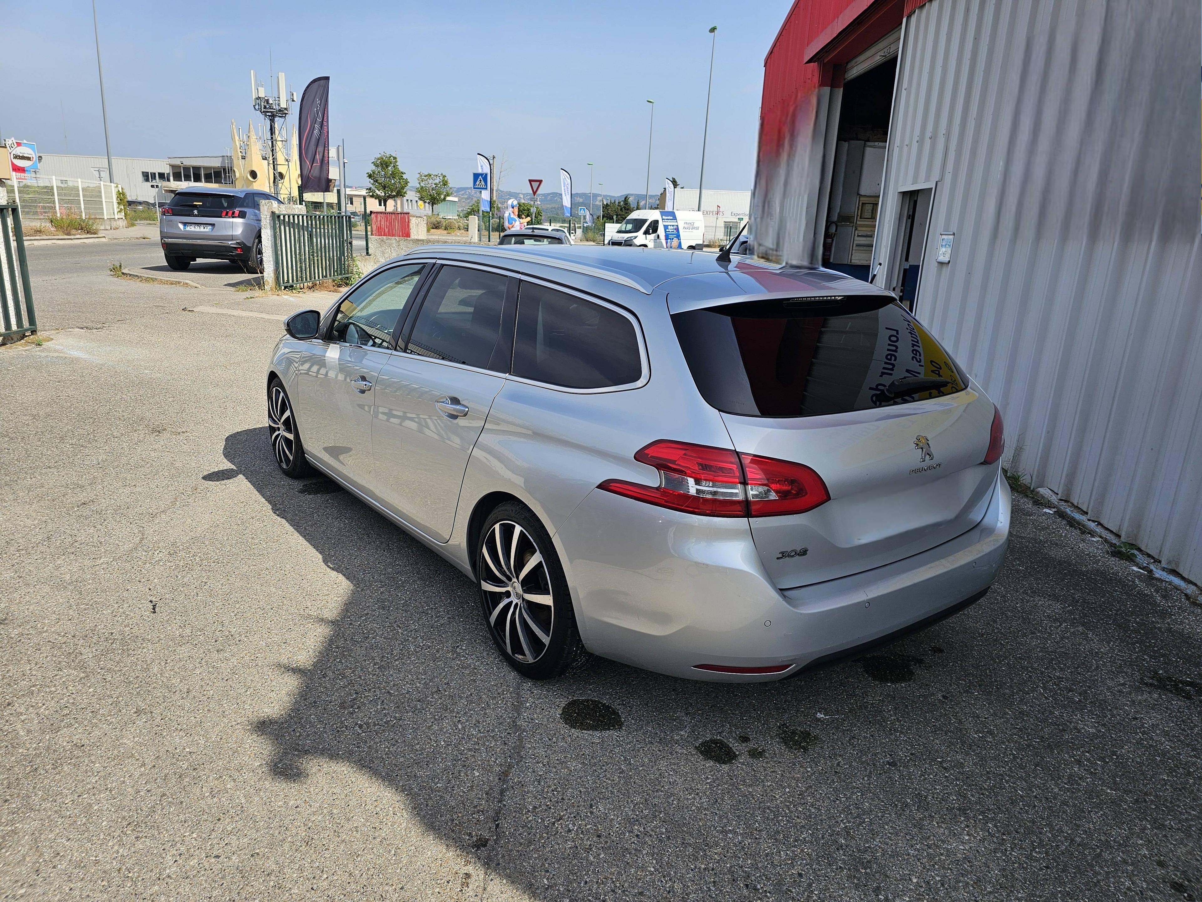 PEUGEOT 308